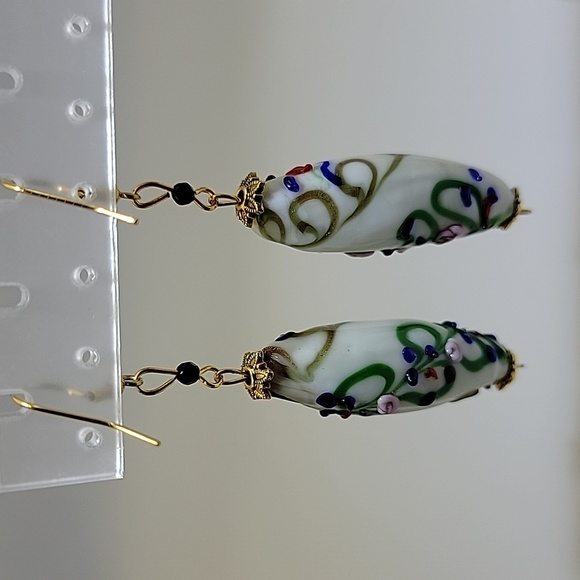 White Rainbow Inlaid Lampwork Glass Flower Drum Pendant Hoop Earrings Gold Tone - Picture 3 of 5